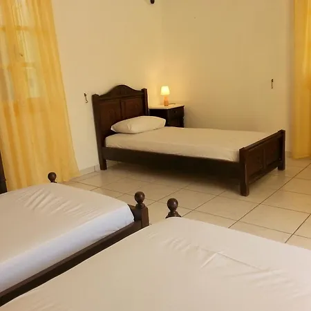 Archipelagos Boutique Схинуса