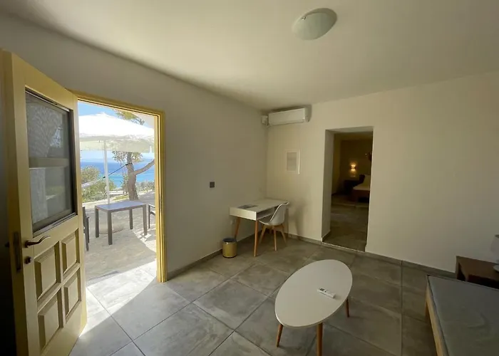 Archipelagos Boutique Schoinoussa